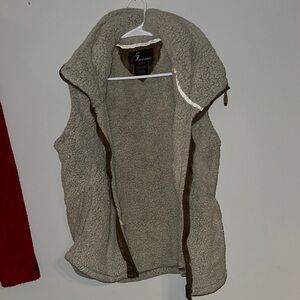 5 Seasons Fleece Vest in Cream and Brown